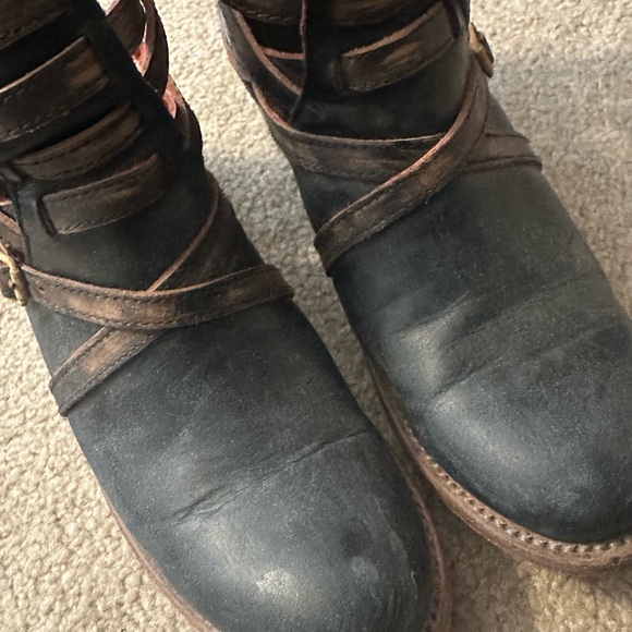 Freebirds Stair size 7 Blue Navy Multicolor Strapped Ankle Boots